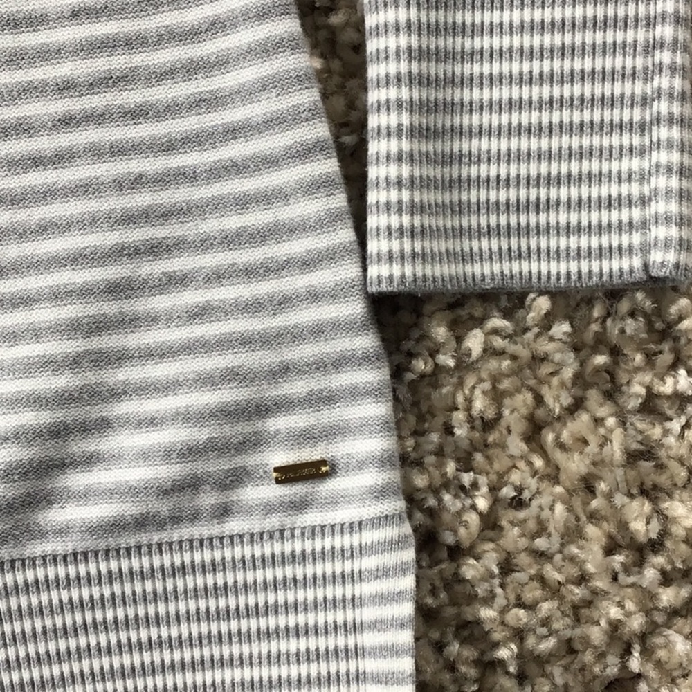 Tommy Hilfiger white & gray striped vneck sweater - Picture 2 of 4